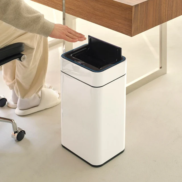 Auto-Sanitizing Sensor Trash Can - Image 3