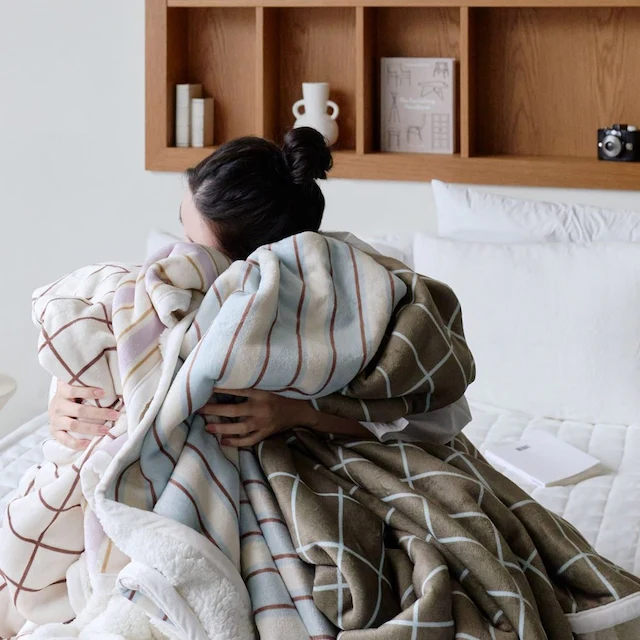 Blooming Flannel Microfiber All-Season Sherpa Blanket - Image 6