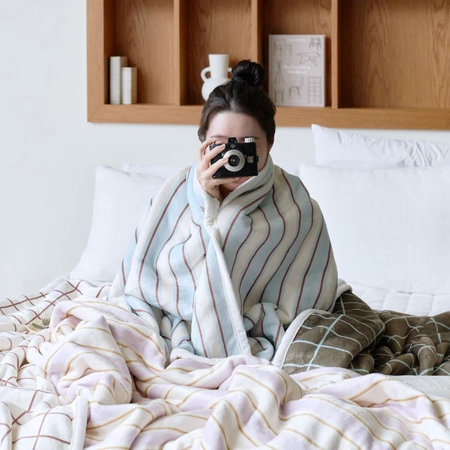 Blooming Flannel Microfiber All-Season Sherpa Blanket - Image 7