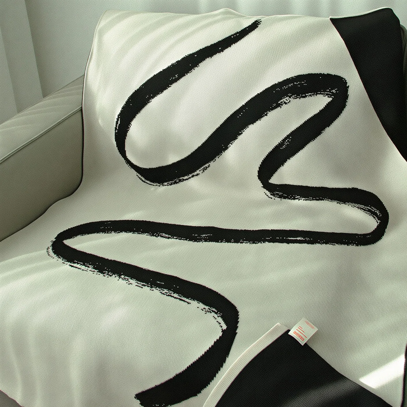 Brush Pattern Reversible Knit Blanket - Image 6