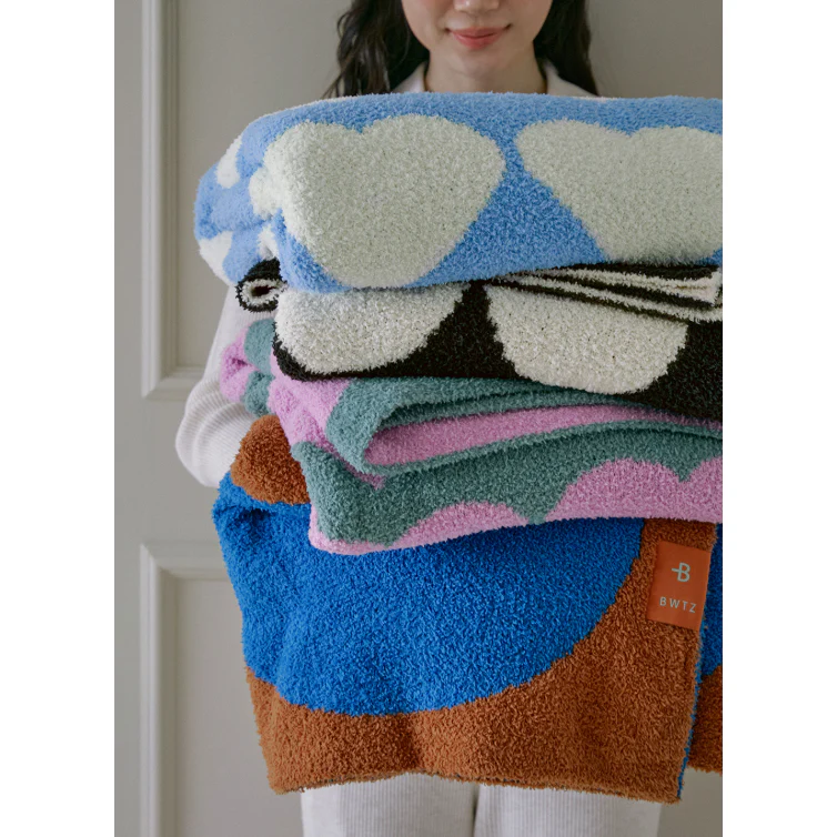BWTZ Fluffy Knit Blanket - Image 7