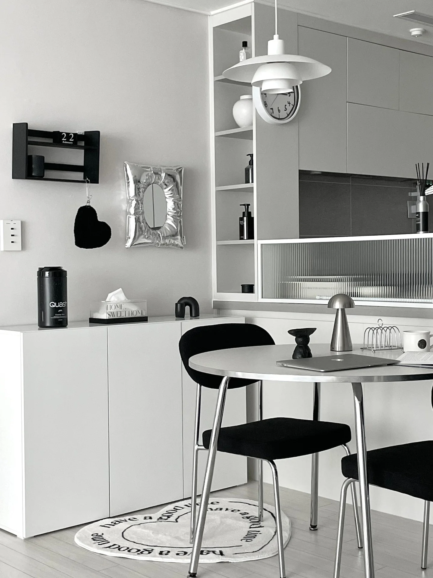 Cone Base Cordless Table Lamp - Image 4