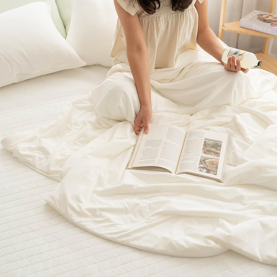 Cool Summer Cooling Comforter - Image 2