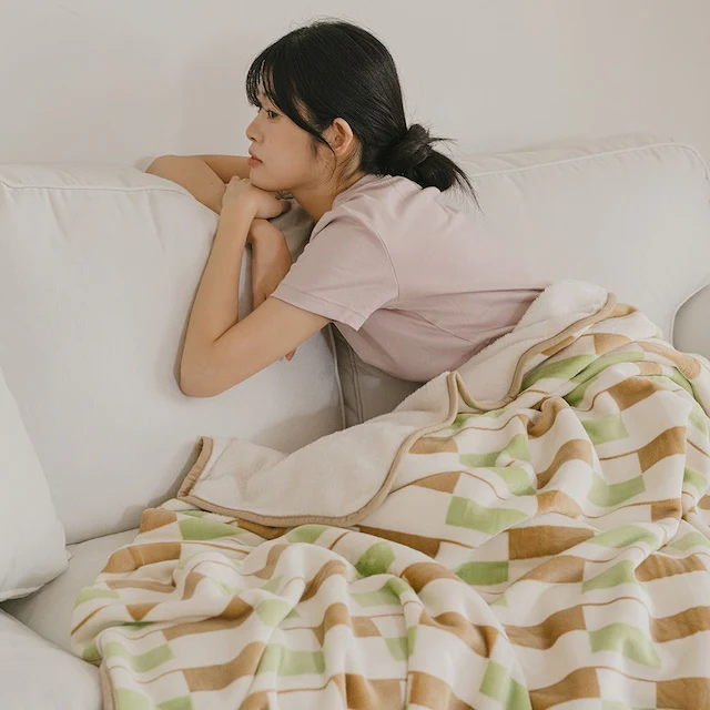 Creamy Plush Microfiber Blanket - Image 5