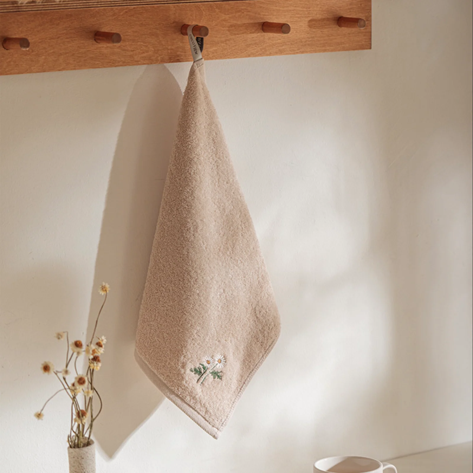 Daisy Embroidered Kitchen Towel Set (2-Pack) - Image 3