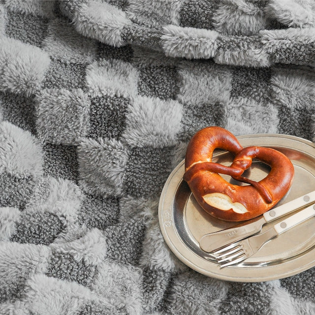 Fluffy Check Winter Blanket - Image 14