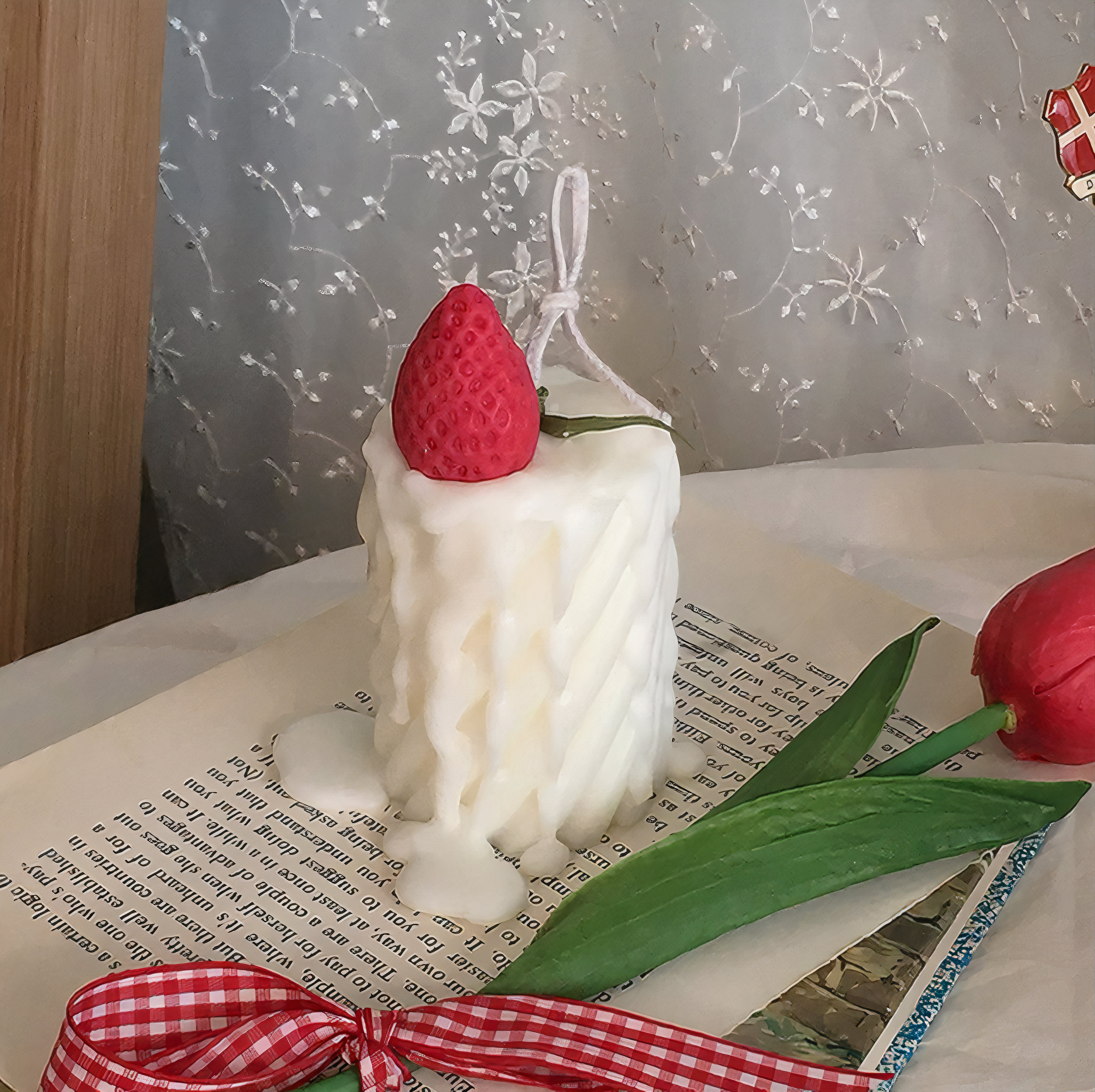Strawberry Cream Twist Candle (Scented) - Image 2